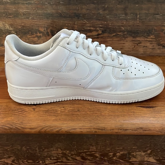 Air Force 1 Triple White - Picture 5 of 7